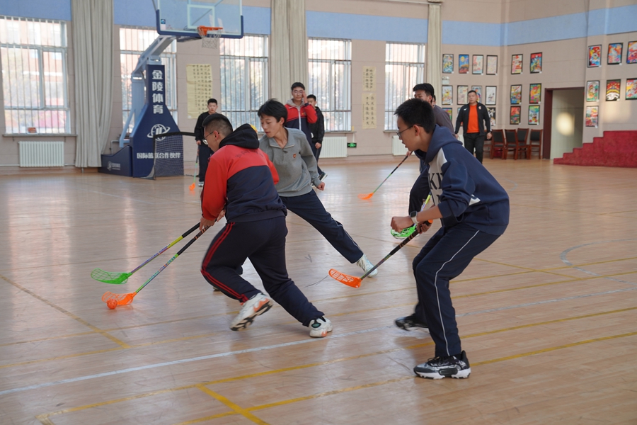 Students embrace winter sports in Ulanqab, north China's Inner Mongolia