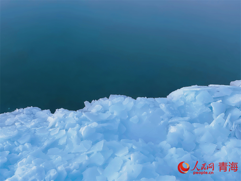 Explore stunning winter scenery of Qinghai Lake