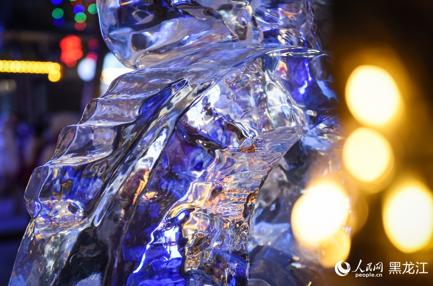 Colorful ice lanterns attract tourists in China's 'ice city' Harbin