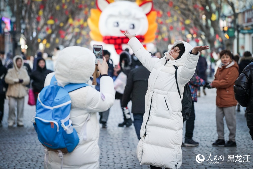 In pics: Tourists enjoy themselves in Harbin, NE China's Heilongjiang