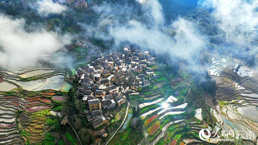 Picturesque misty scenery of Honghe Hani Rice Terraces in SW China's Yunnan