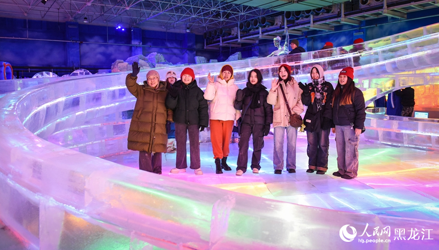 Ice and snow art gallery captivates tourists in NE China's Harbin