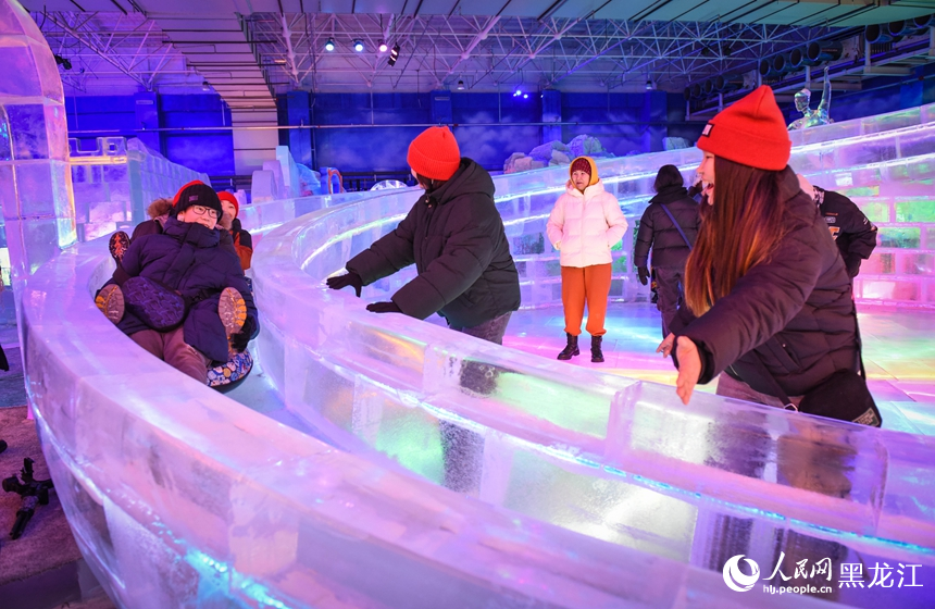 Ice and snow art gallery captivates tourists in NE China's Harbin