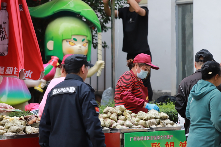 Millennium-old Boluodan Temple Fair held in S China's Guangdong