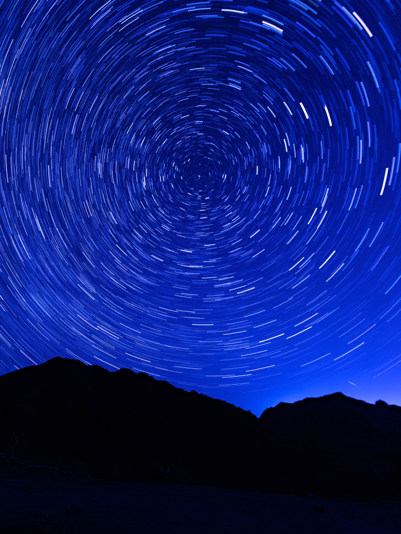 Breathtaking views of starry night sky over Laji Mountain, NW China's Qinghai