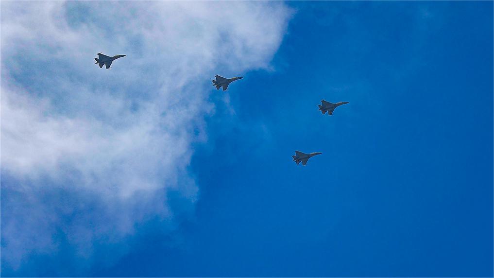 Fighter jets in force-on-force flight training