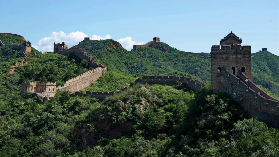 Clouds blanket Jinshanling section of Great Wall