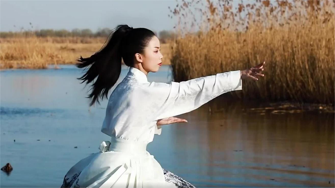 Stunning kung fu show in Central China