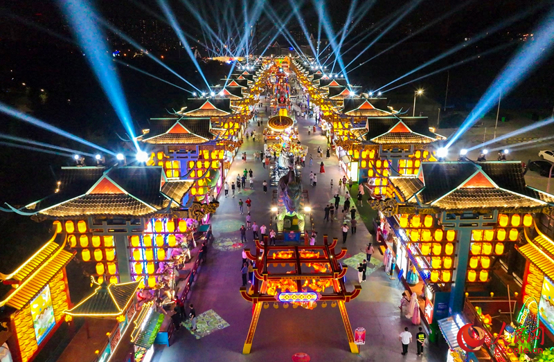 Vibrant nightlife attracts visitors to S China's Guangxi