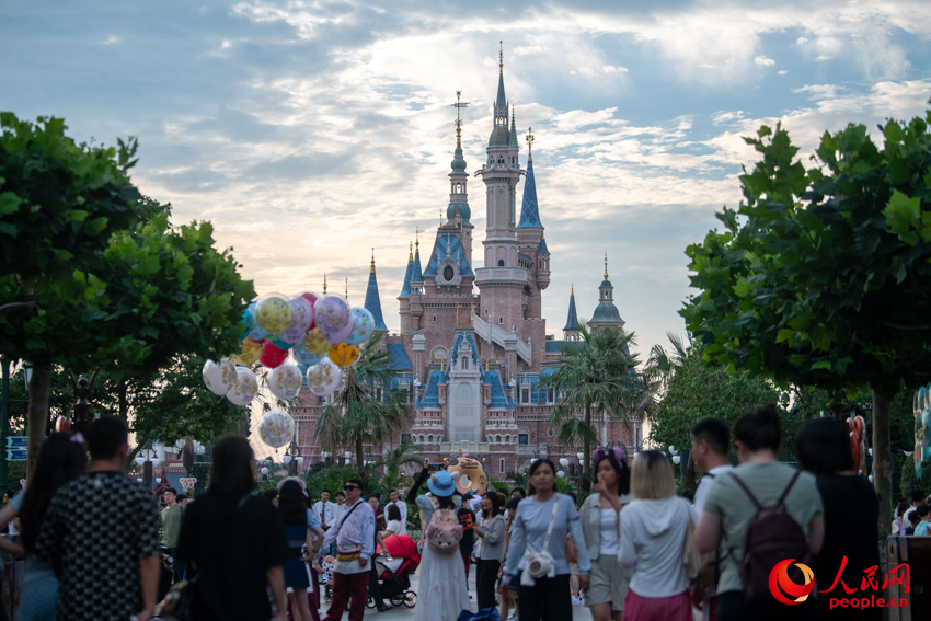 In pics: Shanghai welcomes an increasing number of foreign tourists