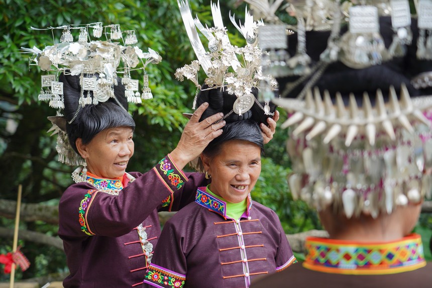 Sexagenarian couple safeguard millennia-old traditional dance in SW China's Guizhou