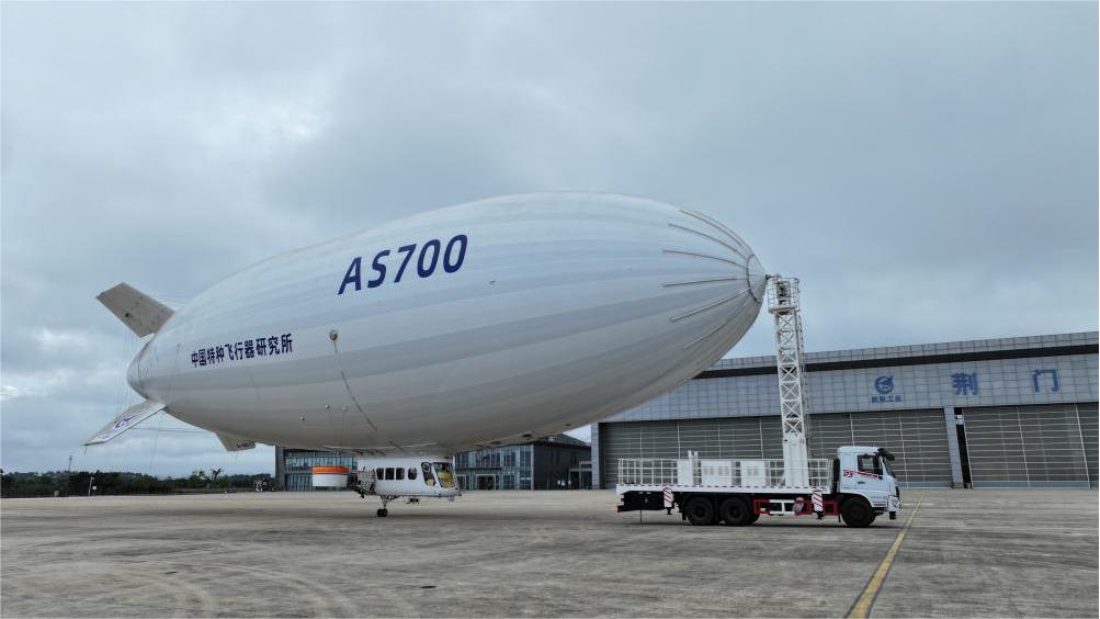 China airship soars in first demo flight