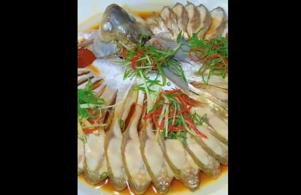 Trending in China | Steamed Wuchang fish