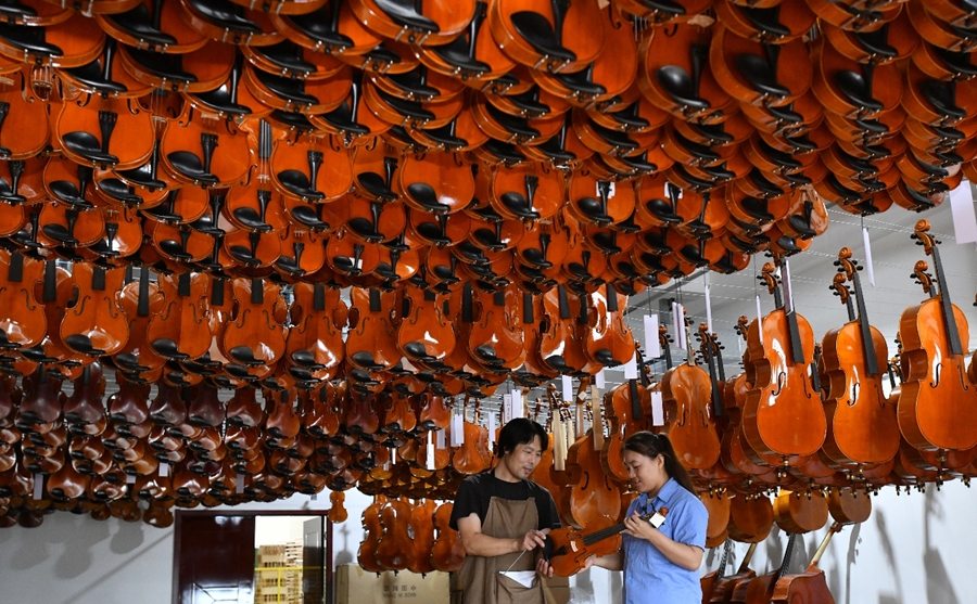 Musical instrument manufacturing leads way towards high-quality economic development in Suning, N China’s Hebei