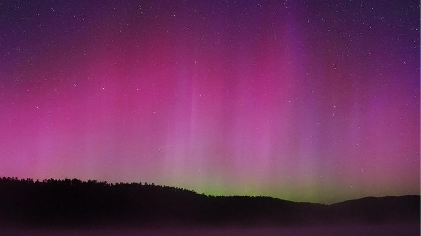 Stunning aurora illuminates China's northernmost city