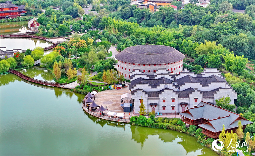 Enchanting autumn scenery of Nankang Home Furnishing Town in E China's Jiangxi