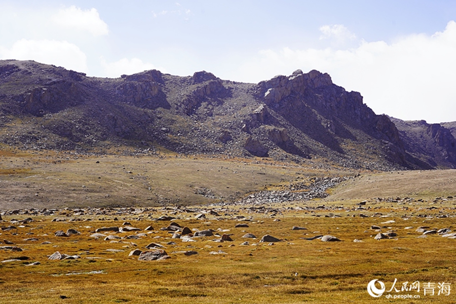 Autumn views of NW China's Qilian Mountains