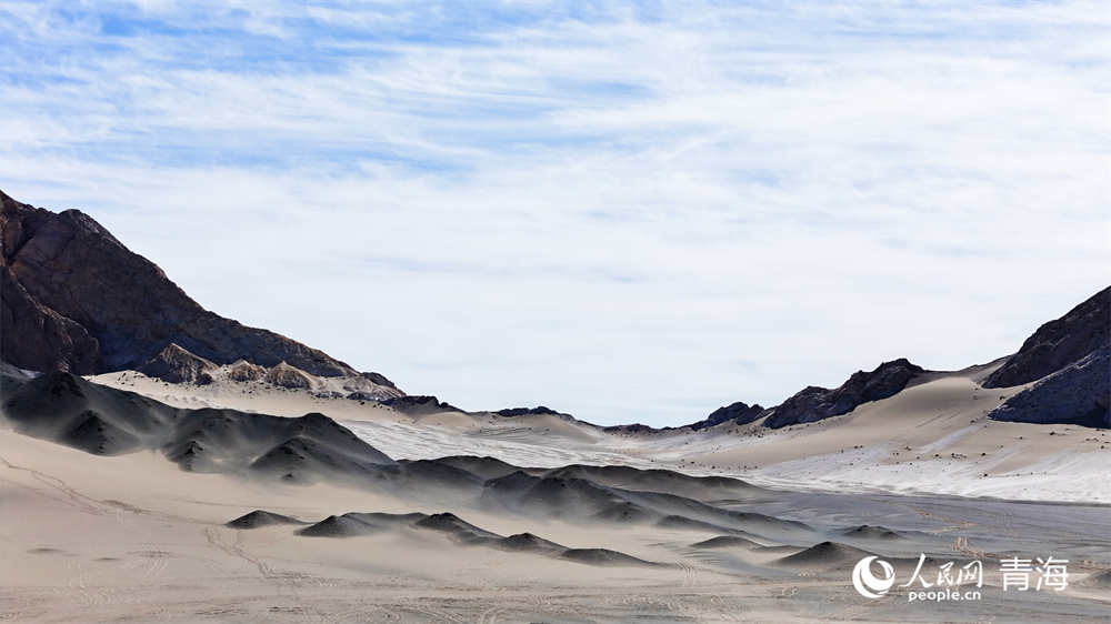 Heidu Mountain, a real-life Chinese ink wash painting in NW China's desert area