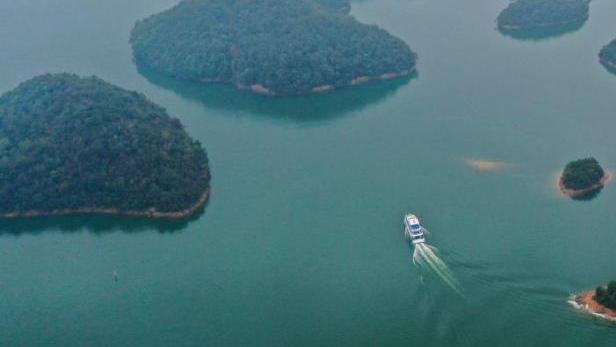 Mist-shrouded Lushan Xihai scenic spot in Jiangxi