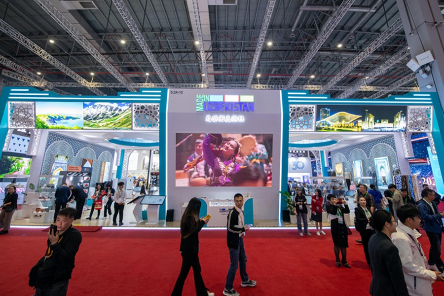 Photo shows the Uzbekistan Pavilion during the seventh China International Import Expo (CIIE) in east China's Shanghai. (People's Daily Online/Weng Qiyu)