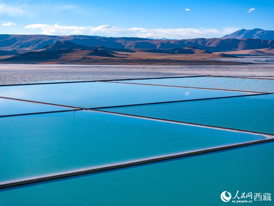 Zabuye Salt Lake in SW China's Xizang offers breathtaking scenery, green solution to lithium carbonate production