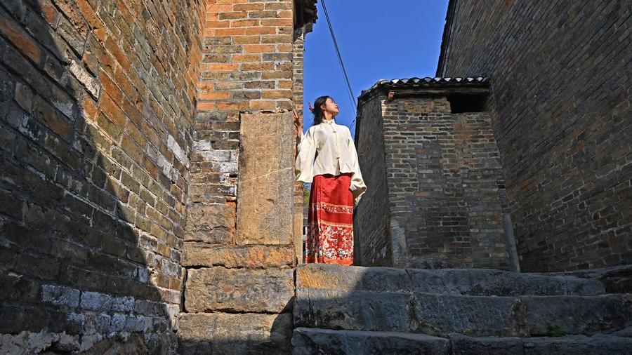 Ancient buildings well preserved in over 400-year-old hamlet in S China's Guangxi