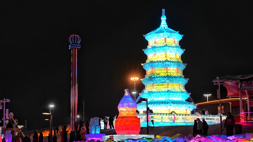 Ice and snow sculptures wow visitors at opening ceremony of tourist season in Liaoyuan, NE China's Jilin