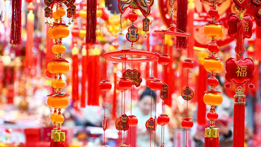 Shopping for Spring Festival goods brings festive cheer to E China's Jiangsu