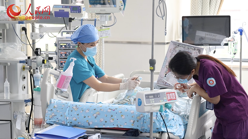 A life-saving 4,000 km journey! 7 yr-old girl returns to Xinjiang after record-breaking heart transplant in Hangzhou