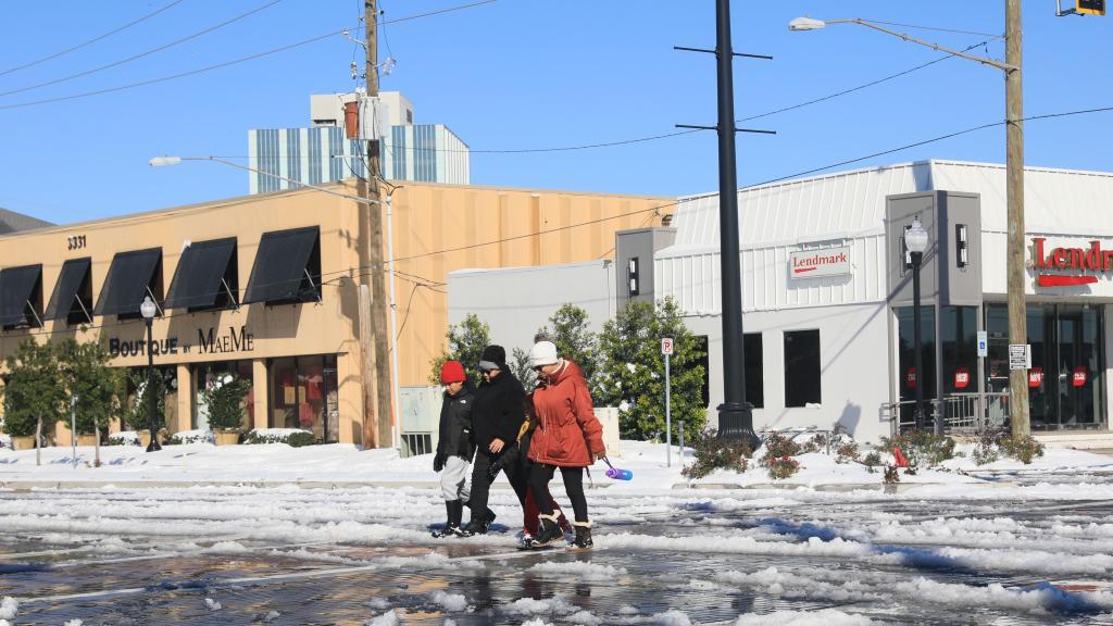 At least 9 dead as rare winter storm hits southern U.S.