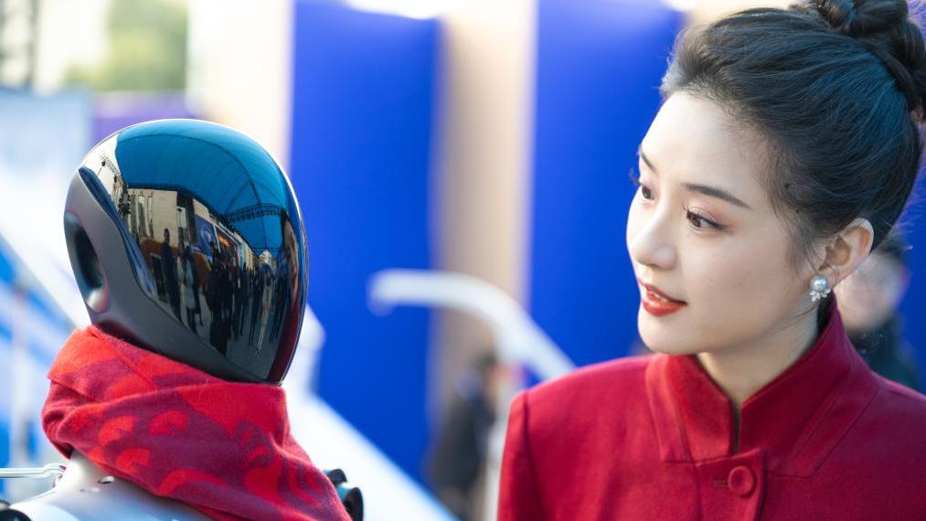 Humanoid robots displayed in Wuhan