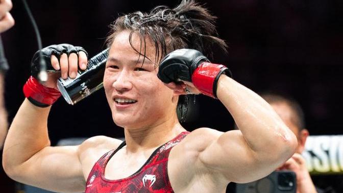 China's Zhang beats Suarez to retain UFC strawweight belt