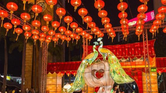 Dazzling lanterns displayed ahead of festival in Hong Kong