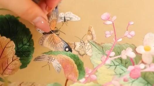 Lifelike butterflies in Suzhou embroidery