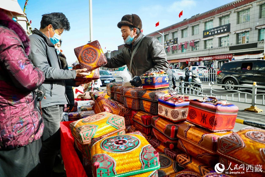 A look at the festive vibes of Tibetan New Year in a Lhasa market, SW China's Xizang