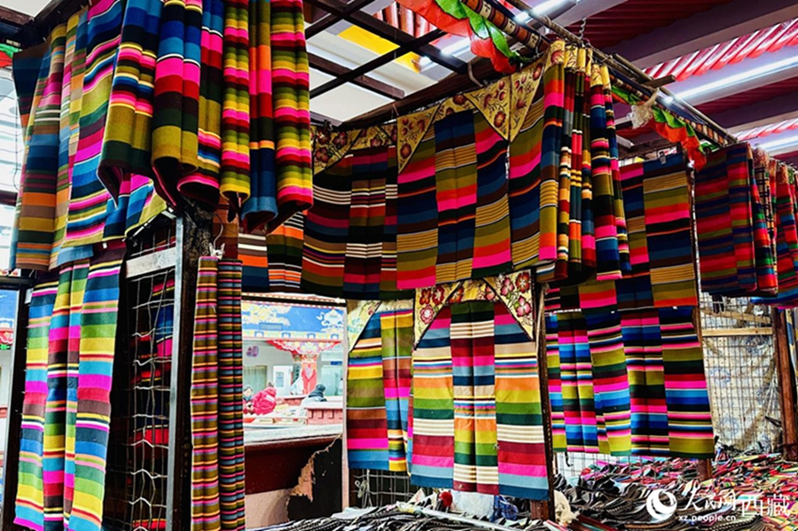 A look at the festive vibes of Tibetan New Year in a Lhasa market, SW China's Xizang