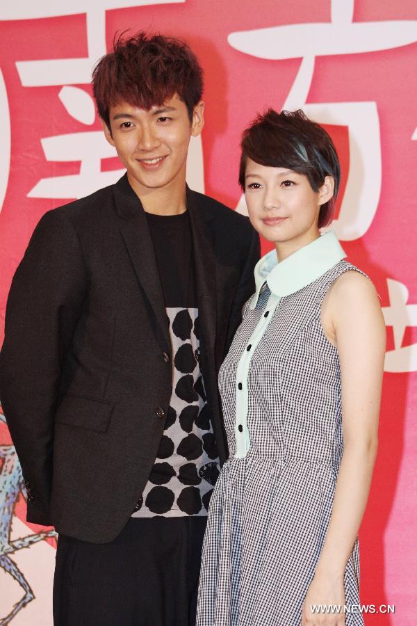 Actors Ko Chen Tung (L) and Man-Shu Chien attend the press conference of director Chi-Jan Hou's new film "When a Wolf falls in love with a Sheep" in Taipei, of southeast China's Taiwan, Nov. 5, 2012. The film will be released on Nov. 9. (Xinhua)