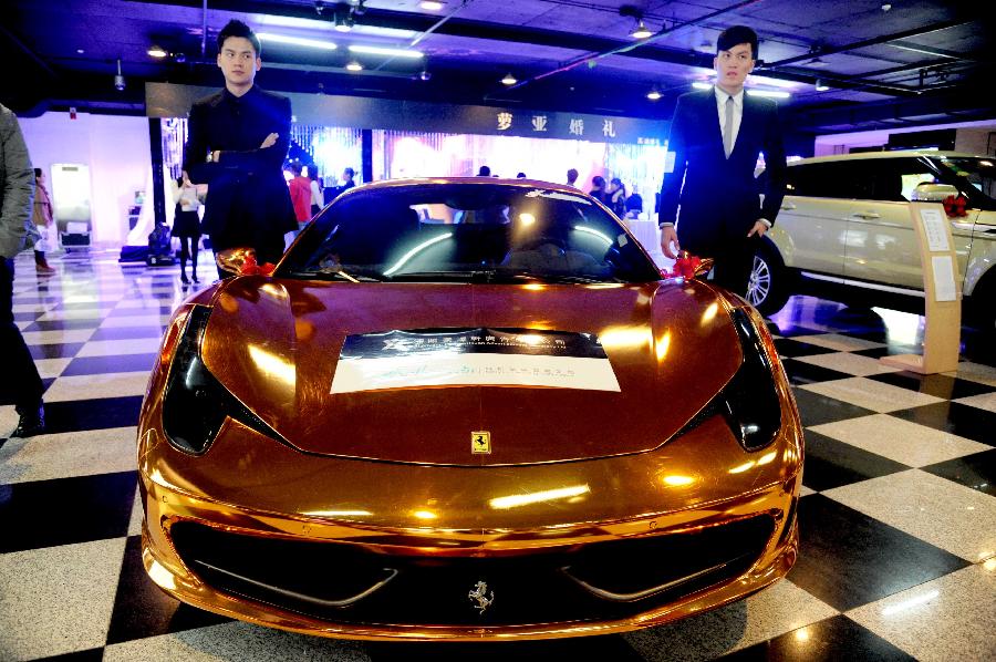 Photo taken on Nov. 3, 2012 shows a gilded Ferrari wedding car displayed at the 6th Northeast Asia Autumn International Wedding Expo in Shenyang, capital of northeast China's Liaoning Province. (Xinhua) 