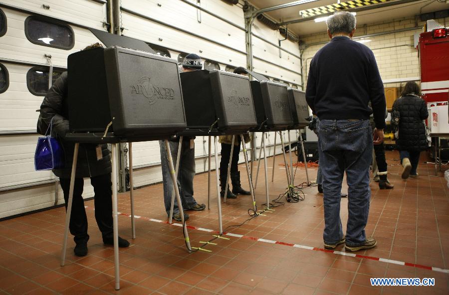 People prepare to cast their votes in a polling station in Arlington of Virginia, the United States, on Nov. 6, 2012. The quadrennial U.S. presidential elections kicked off Tueseday. (Xinhua/Fang Zhe) 