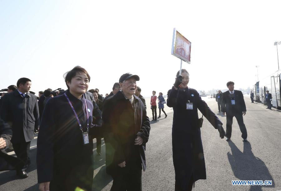 Delegates of the 18th National Congress of the Communist Party of China (CPC) from east China's Zhejiang Province, arrive in Beijing, capital of China, Nov. 6, 2012. The 18th CPC National Congress will be opened in Beijing on Nov. 8. (Xinhua/Ding Lin)