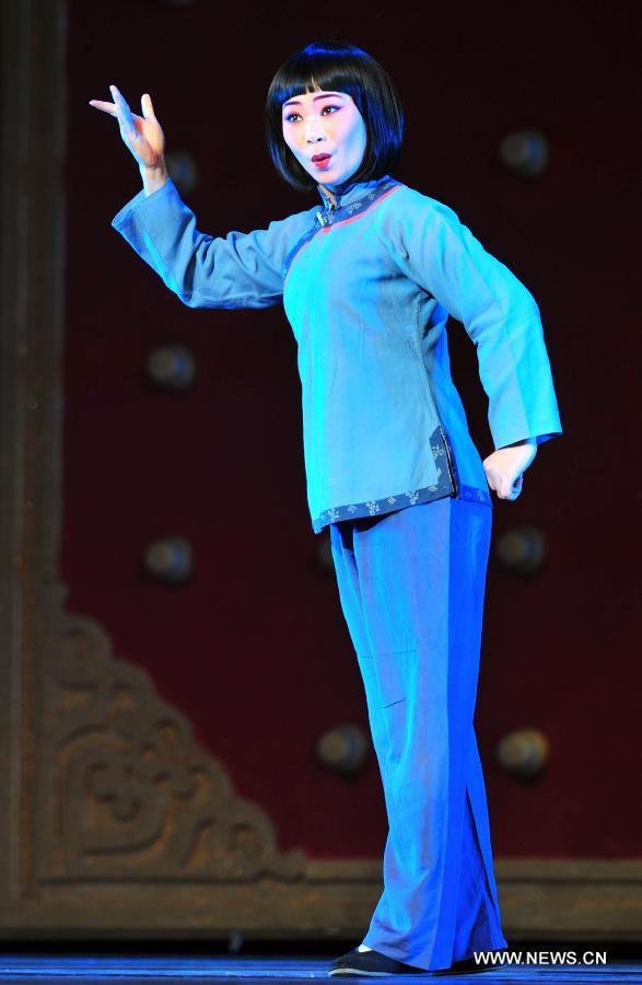 An actress performs an aria of Shaanxi opera at the Gansu Theater in Lanzhou, capital of northwest China's Gansu Province, Nov. 6, 2012. A performance was held here Tuesday night to celebrate the opening of an eight-day Shaanxi opera art festival. Shaanxi Opera, commonly known as Qinqiang, is the oldest of all the Chinese operas that are still in existence today. (Xinhua/Liang Qiang) 
