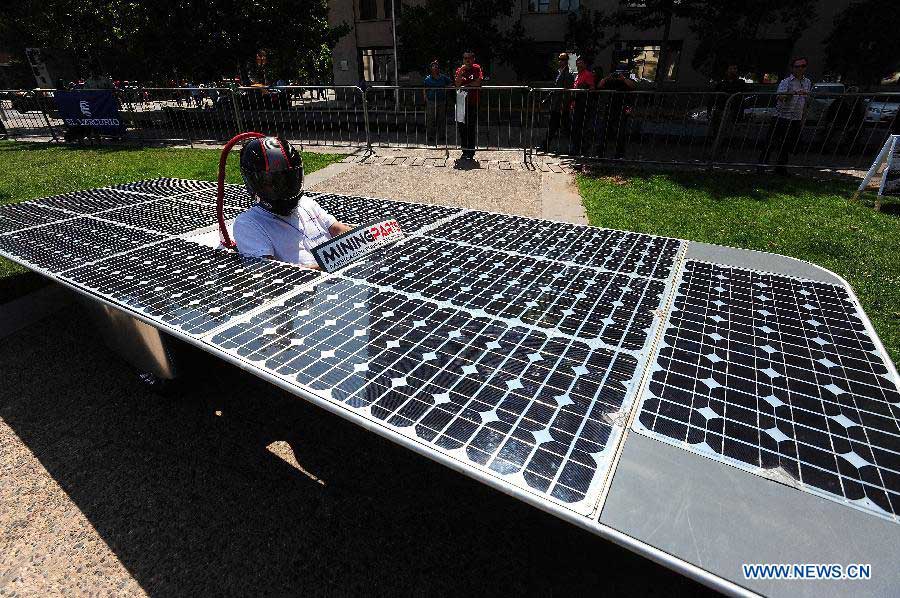 People watch a Chilean solar car, which will be participating in the Atacama Solar Race, which is the second version of the solar car competition in Latin America, in Plaza de la Ciudadania, in the city of Santiago, capital of Chile, on Nov. 7, 2012. The race will be held from Nov. 15 to 19 in the Atacama Desert. (Xinhua/Jorge Villegas) 