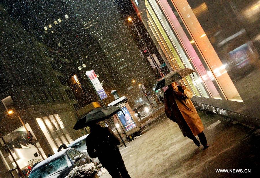 Pedestrians in snow on the 5th Avenue in New York, the United States, Nov. 7, 2012. As New Jersey and New York are still trying to recover from the damage created by Hurricane Sandy, a Nor'easter named Winter Storm Athena dropped snow and rain on the Northeast on Wednesday, also bringing dangerous winds and knocking out power. (Xinhua/Wu Jingdan)