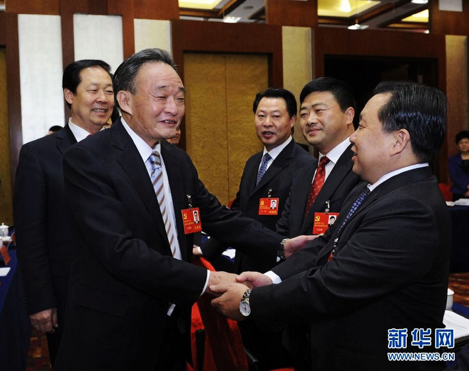 Wu Bangguo (L front) joins a panel discussion of Anhui delegation to the 18th National Congress of the Communist Party of China (CPC) in Beijing, capital of China, Nov. 8, 2012. The 18th CPC National Congress was opened in Beijing on Thursday. (Xinhua/Rao Aimin)