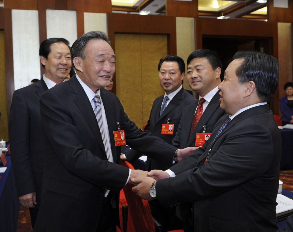 Wu Bangguo (L front) joins a panel discussion of Anhui delegation to the 18th National Congress of the Communist Party of China (CPC) in Beijing, capital of China, Nov. 8, 2012. The 18th CPC National Congress was opened in Beijing on Thursday. (Xinhua/Rao Aimin)