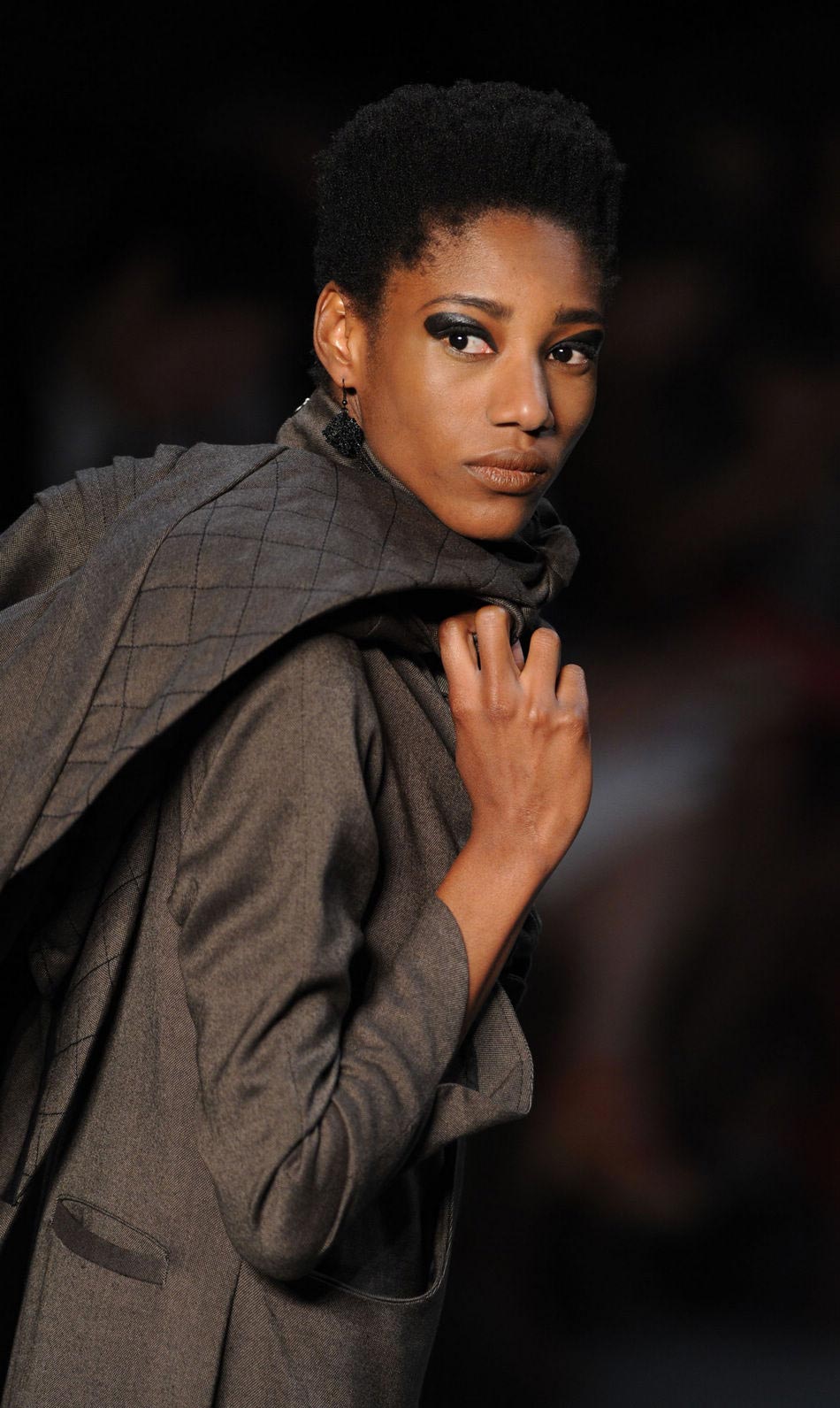 Models show a creation of Oestudio during Fashion Rio in Rio de Janeiro, Brazil, Nov. 8, 2012. The three-day event releases new collections from more than twenty fashion designers. (Xinhua/Weng Xinyang)