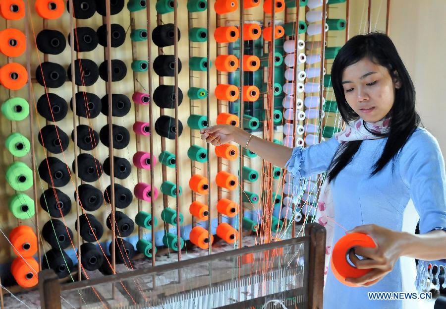 A Cham villager produces traditional brocades and traditional textile products at Ninh Phuoc District in Ninh Thuan province of south Vietnam, Nov. 9, 2012. Cham, a nationality of Vietnam, boasts for its ethnic style weaving products, which are commonly seen in tourism attractions in the country. (Xinhua/VNA)