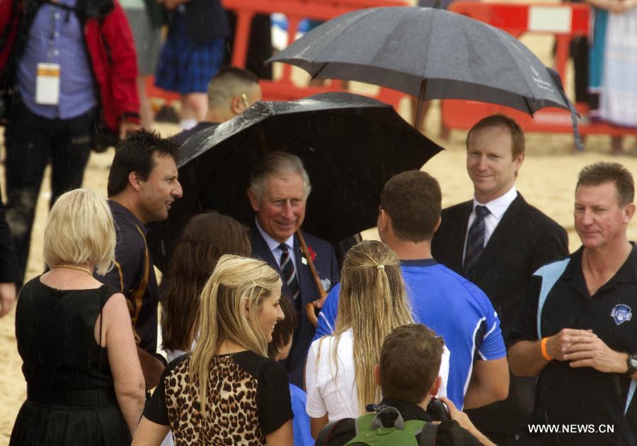 Britain's Prince Charles (C) meets crowds at the Bondi Beach in Sydney, Australia, Nov. 9, 2012. Britain's Prince Charles and his wife Camilla have arrived in Sydney, enjoying a barge ride on the Sydney harbor before a morning tea with Australian Defense Force personnel and their families, local media reported on Friday. (Xinhua/Jin Linpeng)