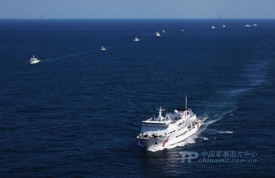 Chinese navy conducts a joint exercise in the East China Sea with the country's fishery administration and marine surveillance agency on October 19, 2012. The exercise is aimed at improving coordination between the navy and administrative patrol vessels and sharpening their response to emergencies in missions to safeguard territorial sovereignty and maritime interests.(Chinamil.com.cn/Zhang Zhe, Zhang Lei, Fang Lihua and Ju Zhenhua)