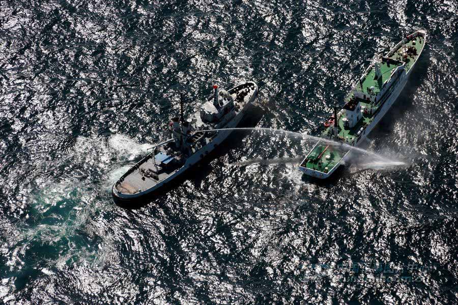 Chinese navy conducts a joint exercise in the East China Sea with the country's fishery administration and marine surveillance agency on October 19, 2012. The exercise is aimed at improving coordination between the navy and administrative patrol vessels and sharpening their response to emergencies in missions to safeguard territorial sovereignty and maritime interests.(Chinamil.com.cn/Zhang Zhe, Zhang Lei, Fang Lihua and Ju Zhenhua)